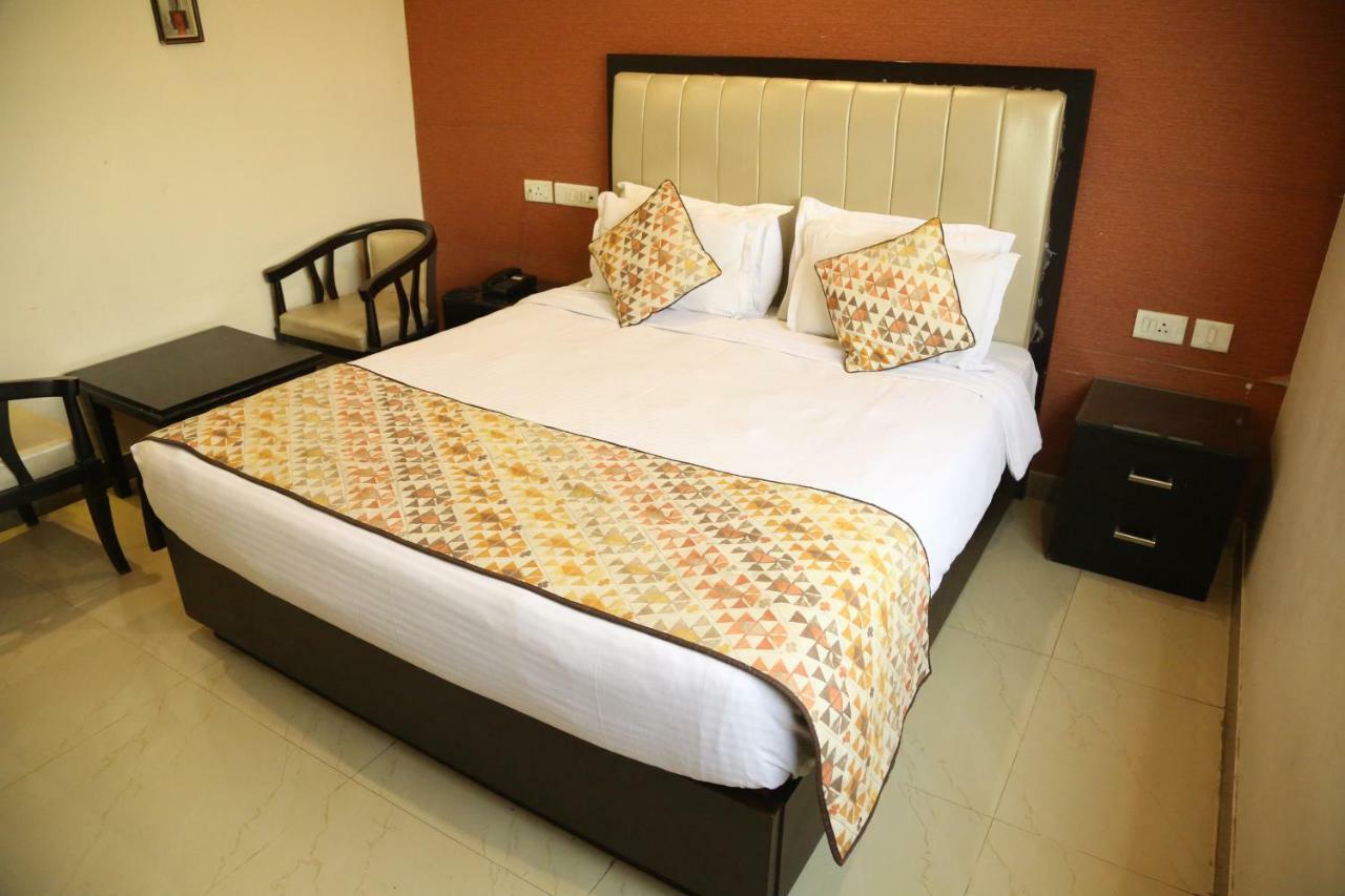 Hotel Deviram Palace Agra  Exterior foto
